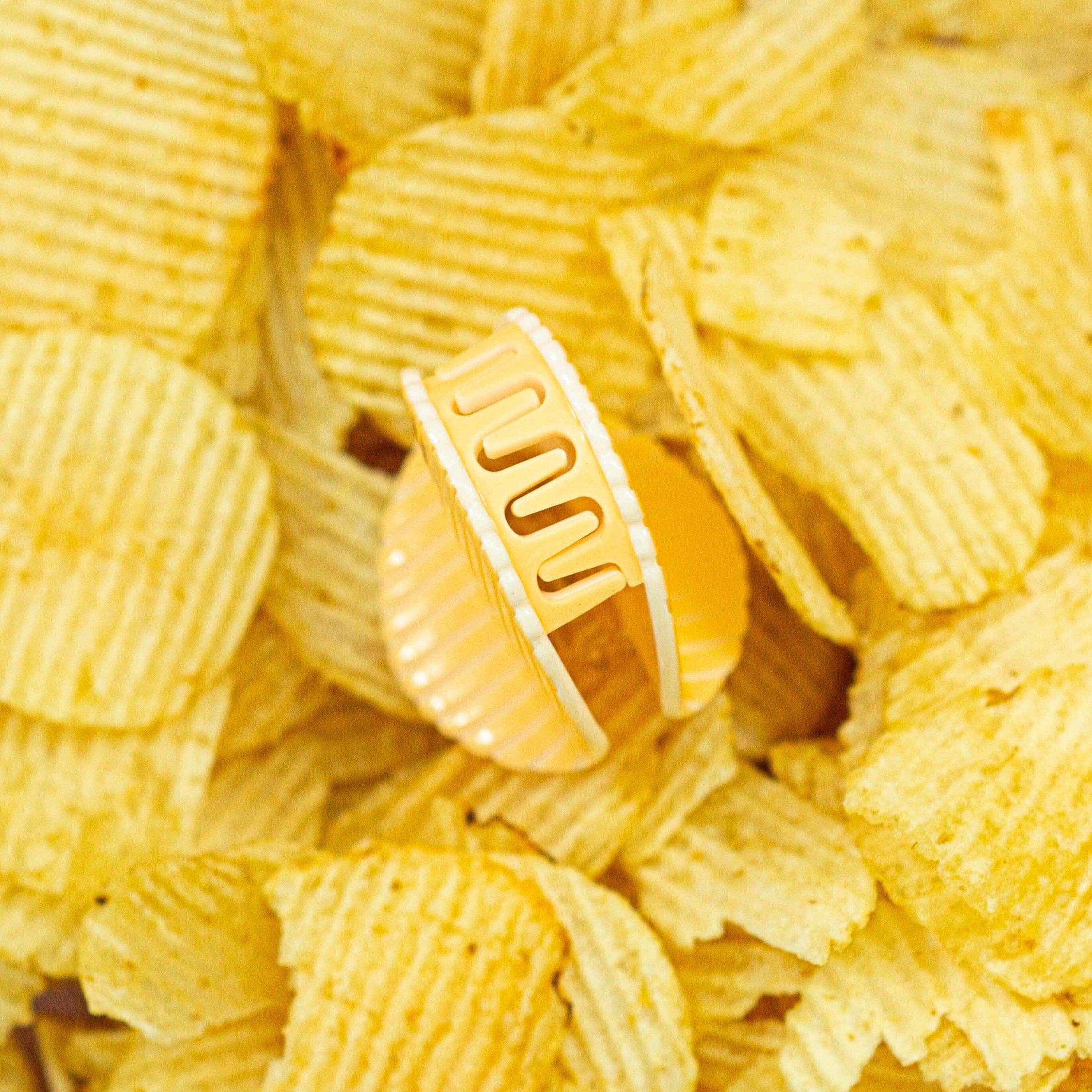 Ruffle Chip Hair Claw